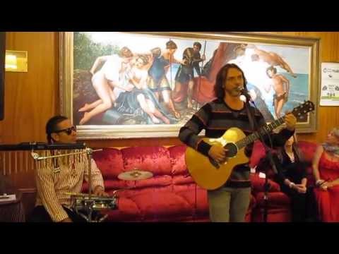 MARCOS ASSUMPÇÃO CANTA CHICO BUARQUE