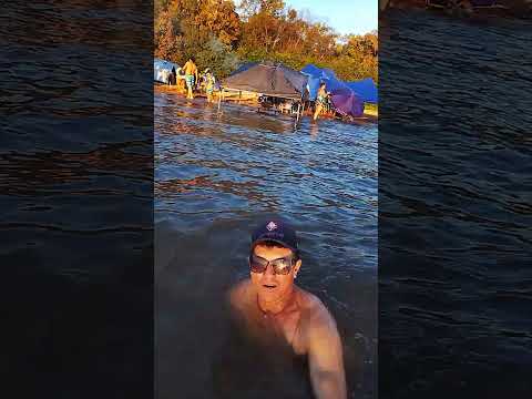 éu conversando e tomando banho de praia quarto crescente Aragarças Goiás