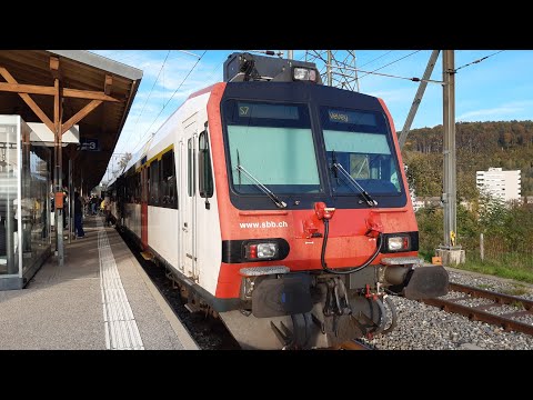 Train des vignes à Chexbre  assuré par une Domino (RABDe 560) CFF