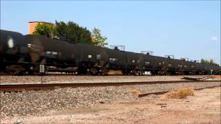 preview picture of video 'Northbound BNSF at Caldwell, TX - 8/12/2012 -- First of a series of trains for the evening'