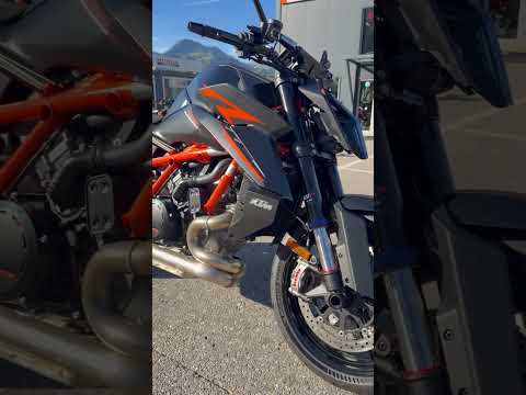 KTM 1390 Super Duke R EVO-video-11