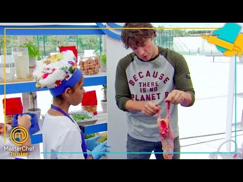Aitana comete UN FALLO INACEPTABLE con el conejo | MasterChef Junior 7