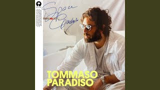 Kadr z teledysku È solo domenica tekst piosenki Tommaso Paradiso