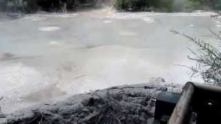 preview picture of video 'Waiotapu mud pools Rotorua NZ'