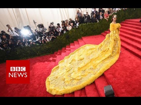 download lagu mp3 mp4 Rihanna Met Gala Dress, download lagu Rihanna Met Gala Dress gratis, unduh video klip Rihanna Met Gala Dress