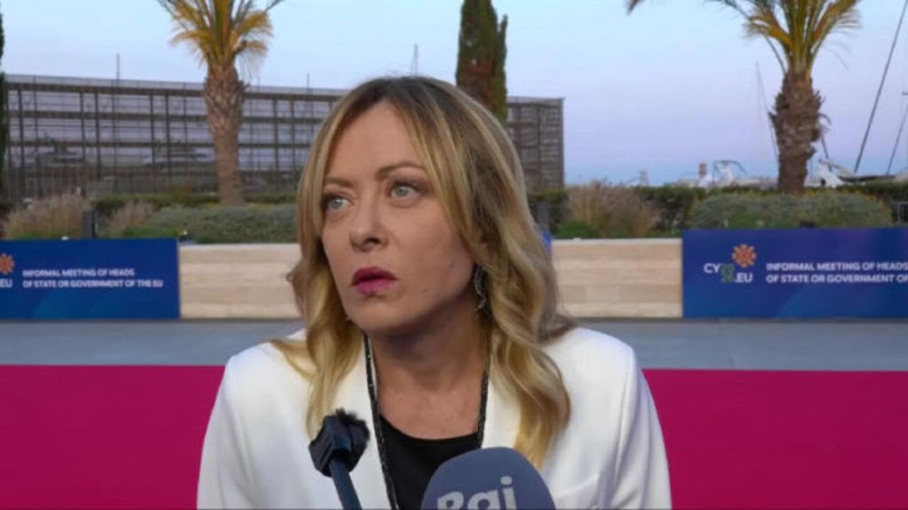 Meloni se ne va dal punto stampa, ai cronisti: "Signori, arrivederci"
