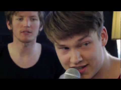 Asbjørn - She Is A Hurricane (Live)