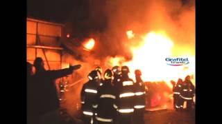 preview picture of video 'Incendio en fábrica de plásticos en Padre Las Casas'