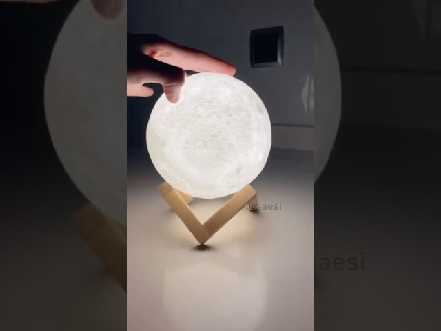 Vídeo relacionado con Anlewo Lampara De Luna Personalizada Foto Y Texto 3D Usb Recargable 16 Colores Control Remoto Y Táctil Controlar Personalizado Luz De Noche Creativa Romántica (Diámetro 18cm)