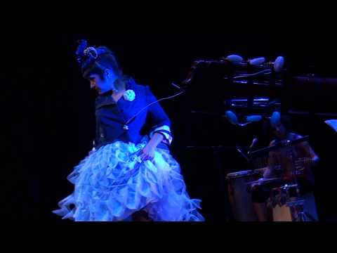 Maui y los Sirénidos «Valor y al toro»