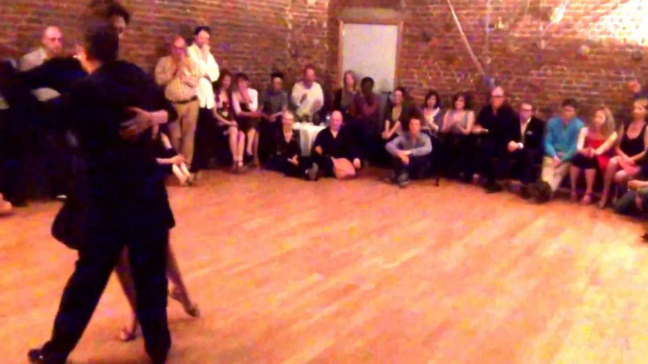 Tina Riccardi y Oscar Busso bailan el tango De Floreo, por la Orquesta de Osvaldo Pugliese 2/3