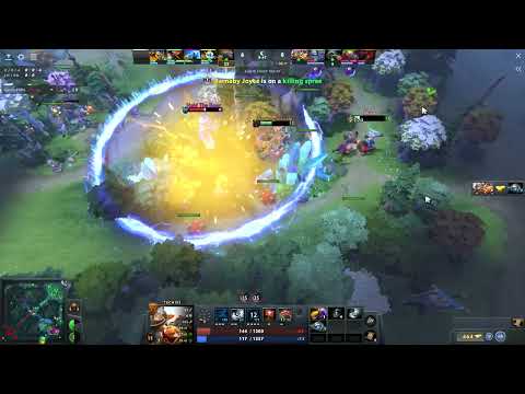 Techies blast Razor charging towards Shadow Fiend