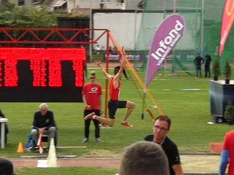 Leveleki Bence belépett ugrása