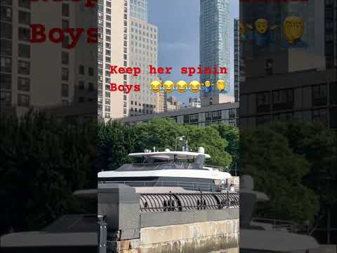 MEGA YACHT KEEP IT SPINNING!! 😂😂🤦‍♂️🤦‍♂️#boat #richpeoplelifestyle #megayacht #nyc