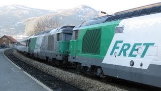 preview picture of video 'France: SNCF sleeper ski train at Montdauphin Guillestre (Hautes-Alpes) to Briancon,Fret Class 67400'