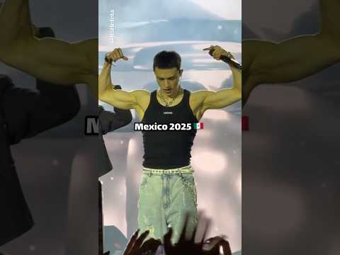 Hyunjin’s insane muscle transformation💪🏻🤯 #hyunjin #hwanghyunjin #straykids #fyp #hyunlix #skz