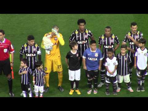 Substituto de Cssio, Walter rouba a cena durante a entrada no gramado da Arena