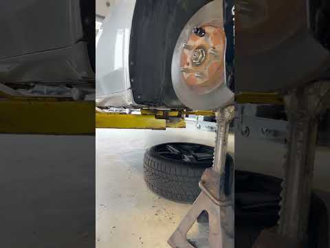 ALWAYS LOAD YOUR SUSPENSION TO TIGHTEN THIS BOLT!
