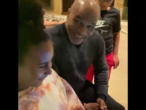 Mike Tyson PLAY MORTAL KOMBAT