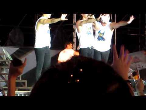 121123 SMTown SG - Ending with Super Junior Sungmin, Eunhyuk, Kangin and Donghae thumb kissing~