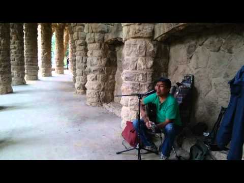 Cesar Giovanni sings in Gaudi's Park Guel