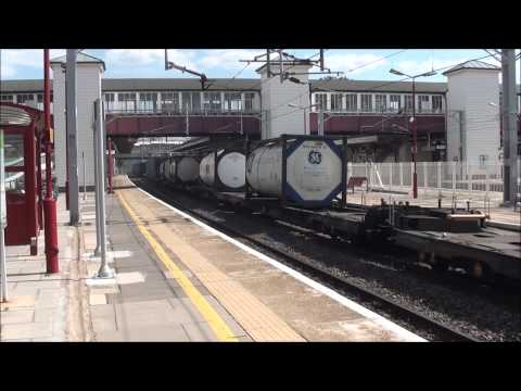 (HD) DRS 57007 & 57008 scream through Harrow and Wealdstone working the 4M71 20.8.13