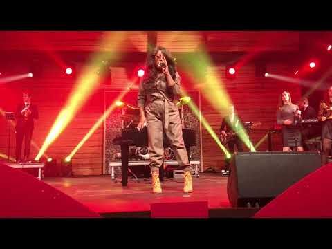 Berget Lewis Crazy in love