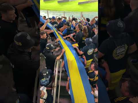 "Entrada de la barra de Boca en Cordoba" Barra: La 12 &bull; Club: Boca Juniors &bull; País: Argentina