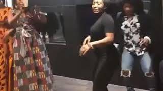 Queen Raki's AWESOME dance moves on BISA K'Dei's Asew