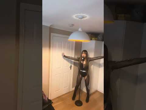 Micky Modelle & Jessy ‘Dancing in the Dark’