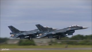 preview picture of video 'on afterburner! F-2 Multirole fighter aircraft.Taxiing&takeoff (nine airplanes) at Misawa Air Base'