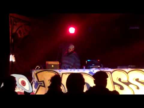 Emakha live drum and Bass Molodoi, Astrofonik Bad Assembly 25.02.2011part 1.MP4