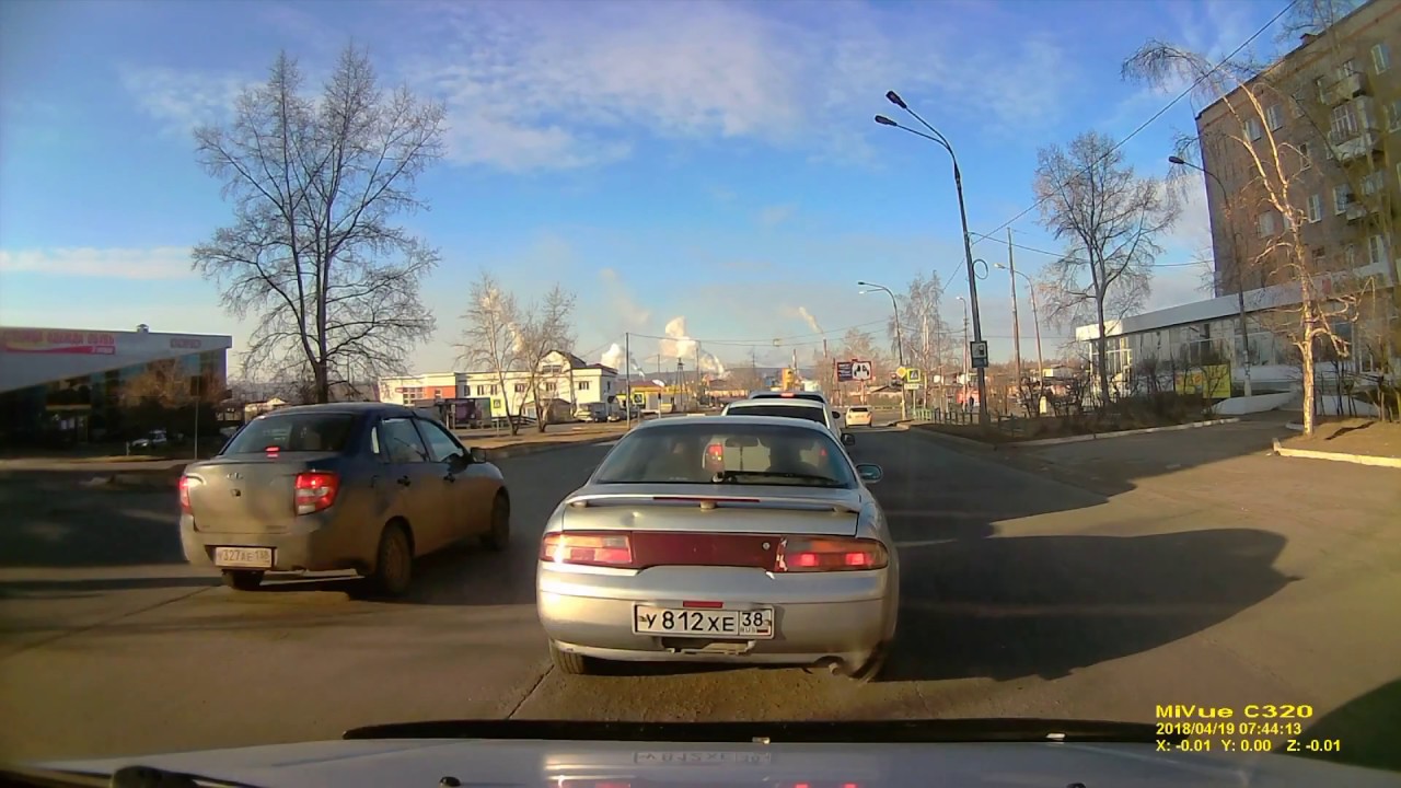 Мальчик вырвался из рук матери и попал под машину в Братске