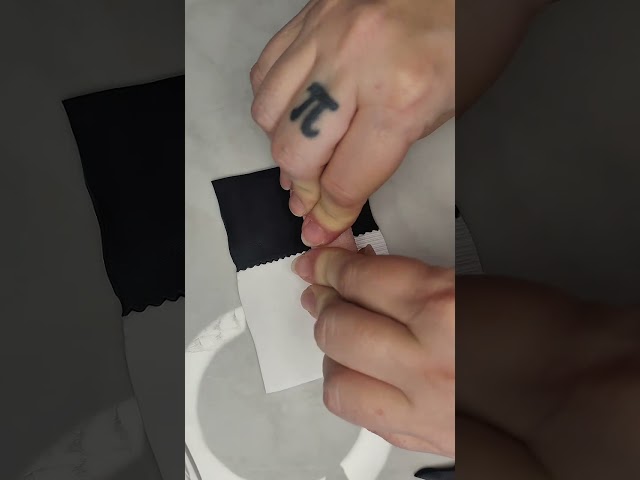 Vídeo relacionado con Pendientes redondos de cuero para niños, diseño de videojuegos, color para el día de San Valentín, festivales, actividades, moda para mujer, talla única, Cuero sintético