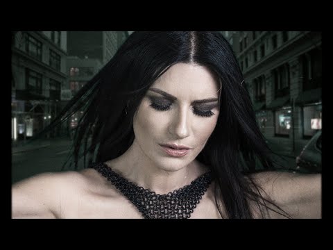 Laura Pausini - TURISTA (Official Video)