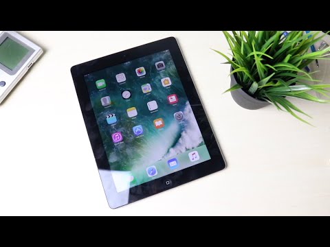 iPad 4 In 2025! (Still Worth It?) (Review)