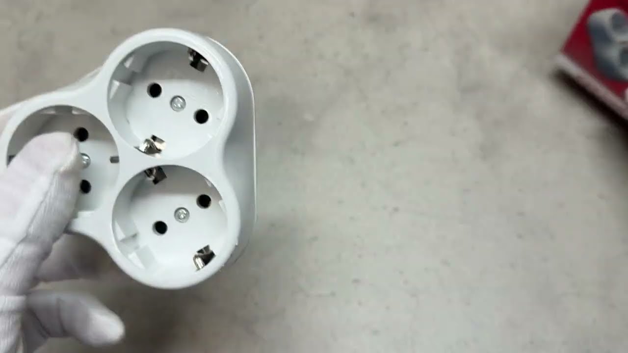 Разветвитель LUXEL 1008 3 гнезда с заземлением белый