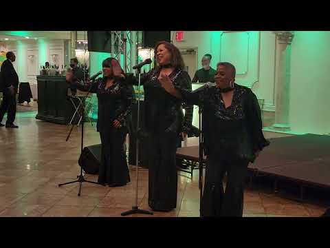 FIRST CHOICE PERFORMING ARMED & EXTREMELY DANGEROUS & SMARTY PANTS JAN 1ST 2023 AT THE EASTWOOD MANO