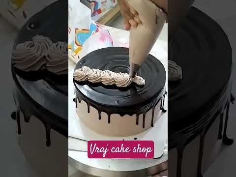 “Rate this cake from 1–10 🎂 ??" #cakevideo #cupcakes # vraj cake shop ✨