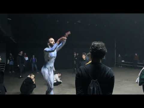 Video clip from "seguir moviendo" choreographic work by Darío Barreto Damas