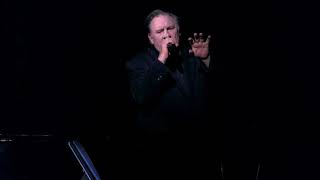 Gérard Depardieu chante Barbara - La Solitude