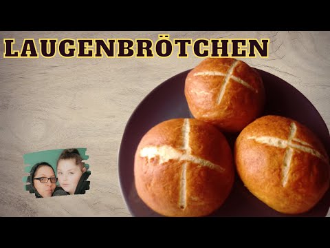 Laugenbrötchen | Brötchen backen | Rezept (150 Untertitel)