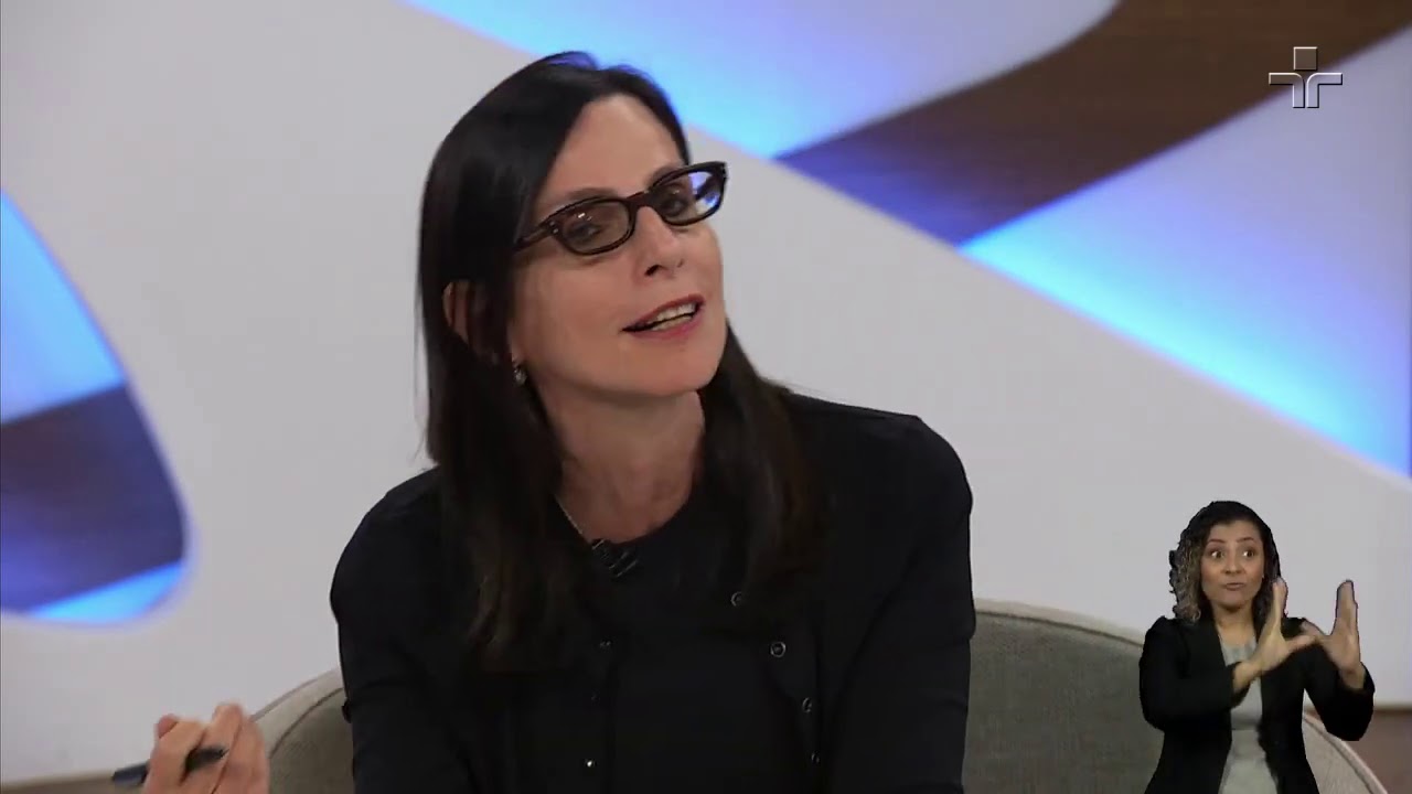 Lilia Schwarcz fala sobre Bolsonaro e a figura dos militares no imaginário brasileiro