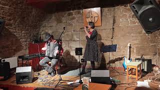 Video Sbohem a šáteček aneb Taktilní deprivace (Selma Haiku & Pavel Sl