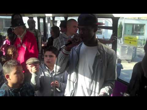 Rapbattle in de Chillbus (Gili vs Marra) The Mall De Baarsjes