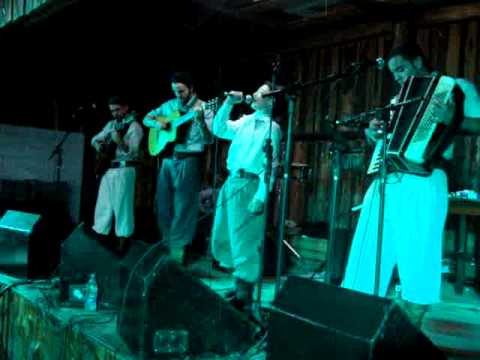 Ian Cantando no C.T.G Querência de Nova Hartz