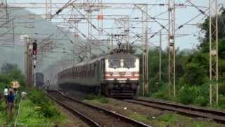 preview picture of video '12951 Mumbai - New Delhi Rajdhani Express On Rampage At Saphale!!!!!!!'