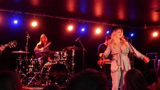 Smitn &amp; Thell - Cabin out in Nowhere