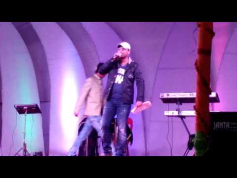 Aman Saxena aman saxena sing a song mere maheboob