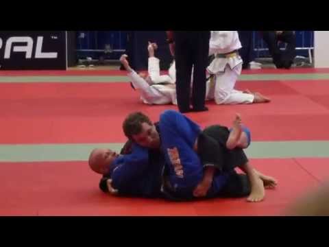 Bruno Zancaner vs John Scott Pickering - IBJJF London Open 2013 - Black Master 1 - Middle
